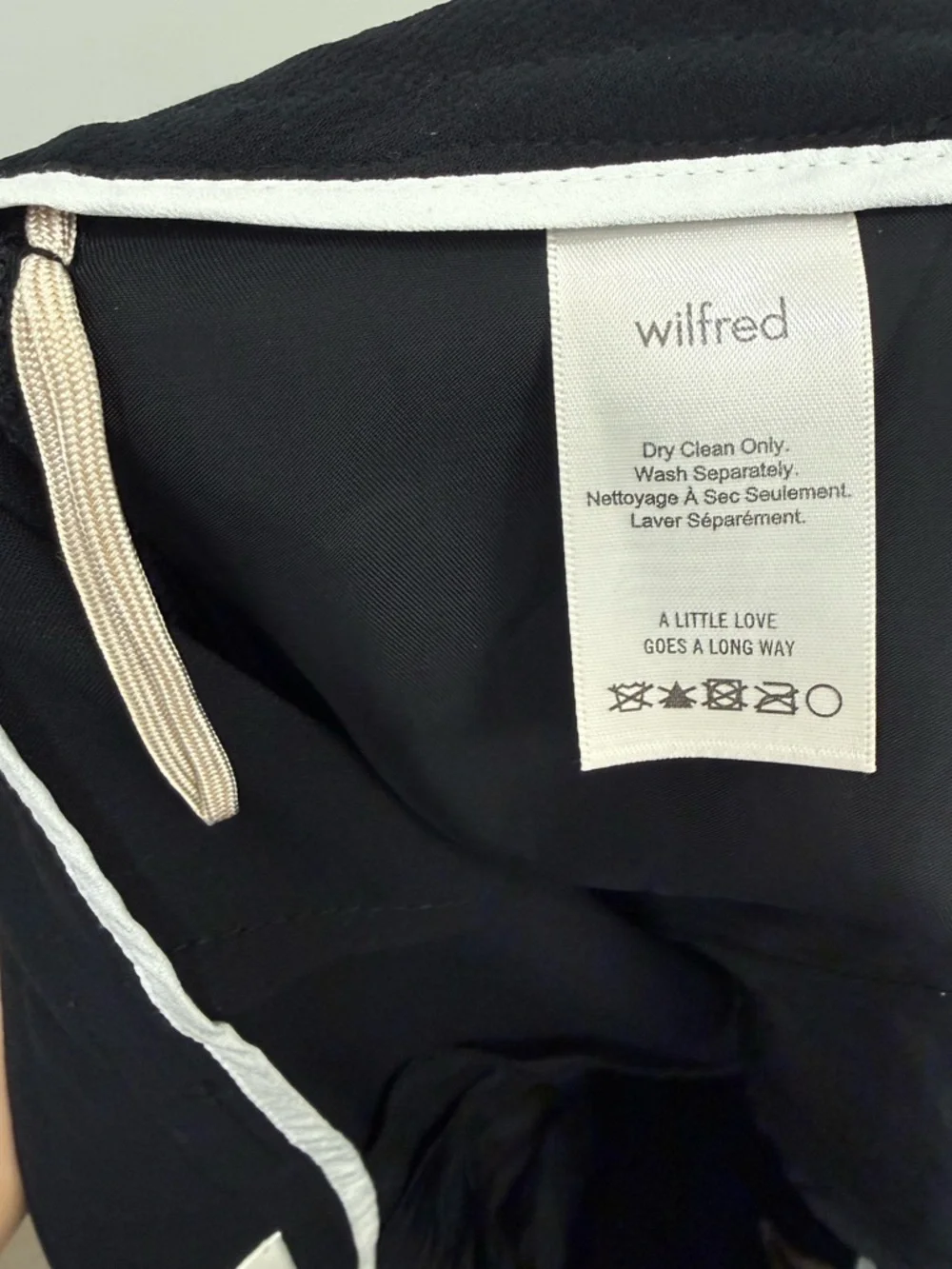 Aritzia Wilfred Exergue Short Ribbon tie crepe low rise shorts in Black Size 8